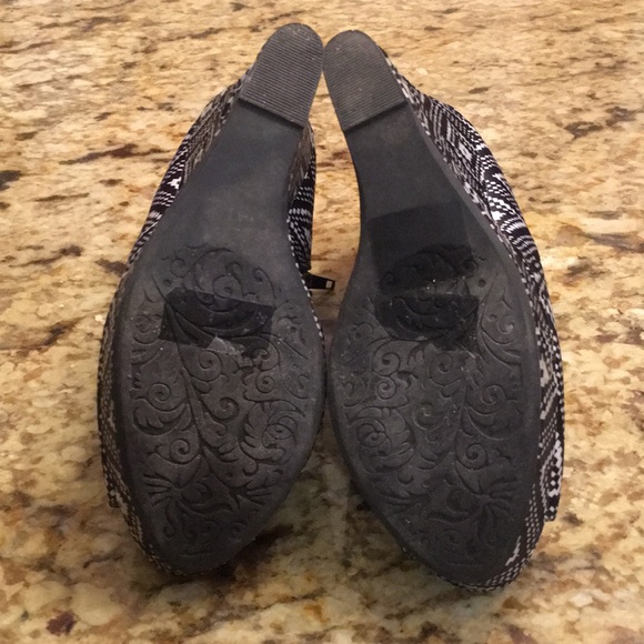 Qupid peep toe booties, size 7. - Picture 7 of 8